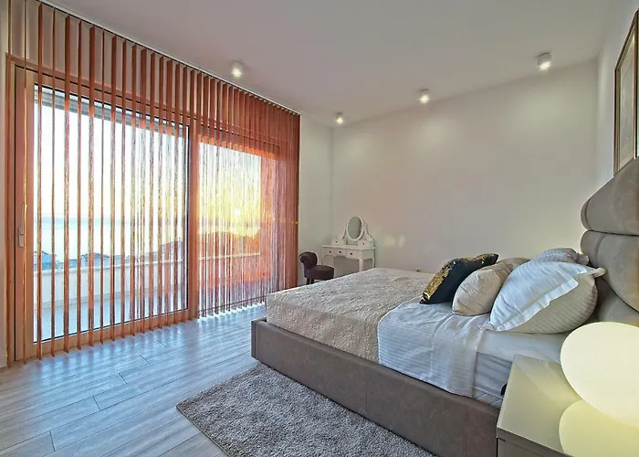 Ulika Βίλα Μακάρσκα