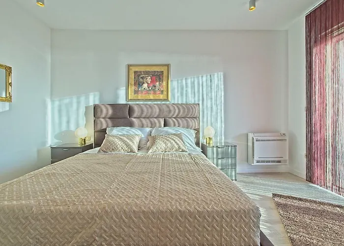 Ulika Μακάρσκα