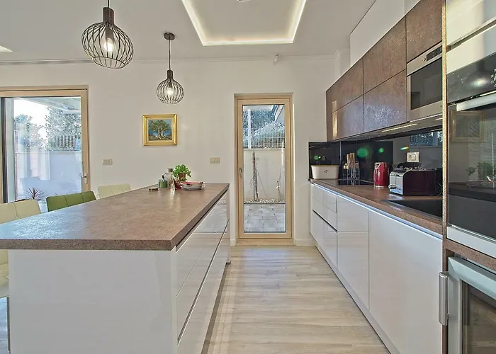 Ulika Μακάρσκα